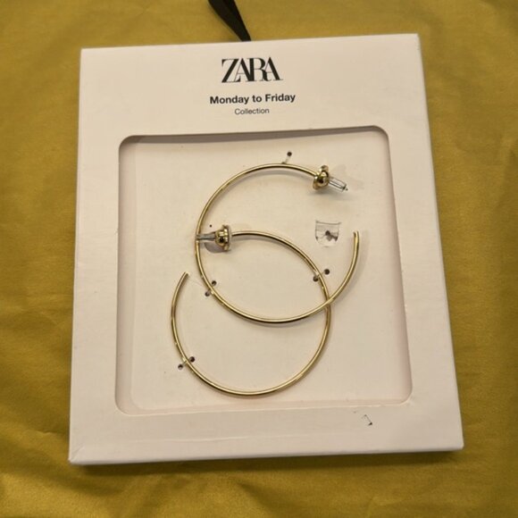NWT ZARA GOLD MONDAY TO FRIDAY COLLECTION GOLD HOOP Earrings ✨✨✨🔥 - Picture 2 of 4